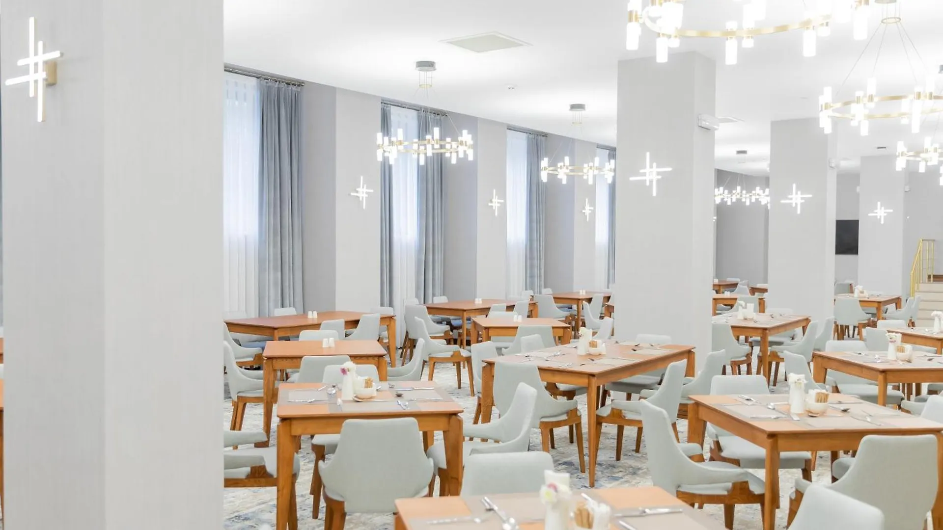 The Central Point Hotel Baku