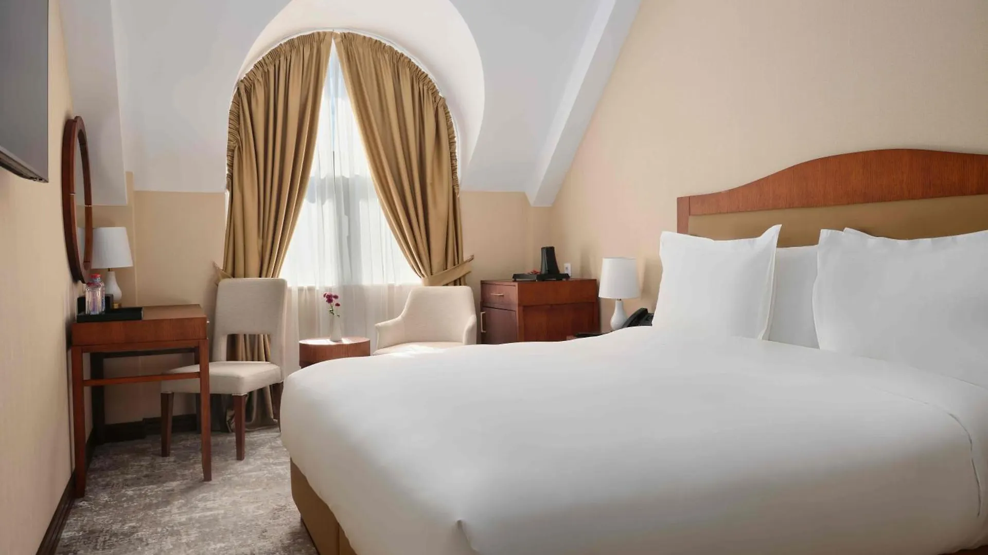 The Central Point Hotel Baku 3*,