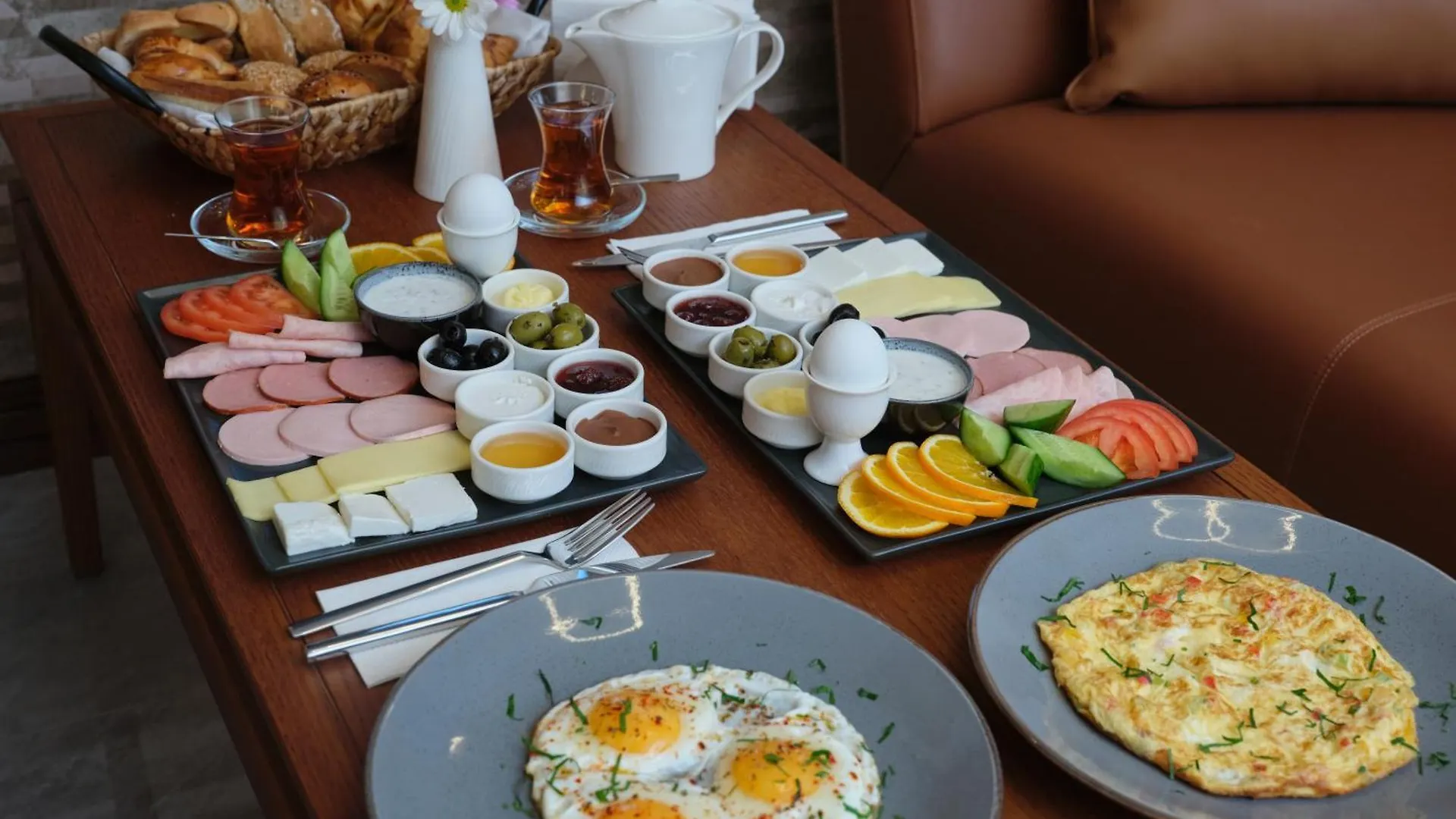 The Central Point Hotel Baku
