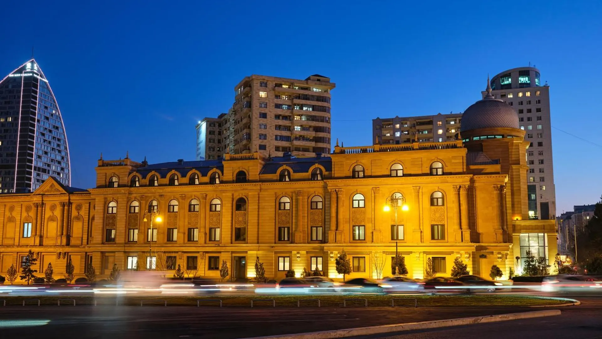 The Central Point Hotel Baku 3*,