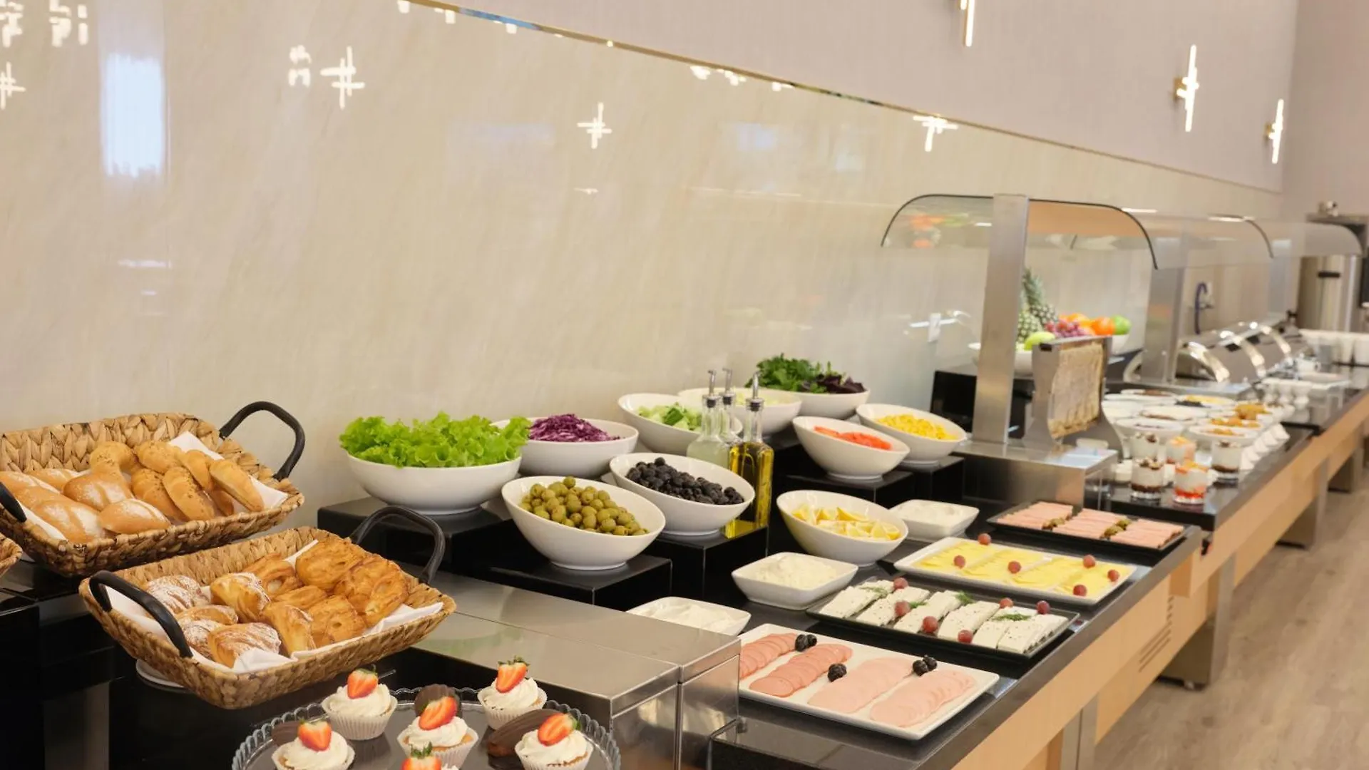 The Central Point Hotel Baku 3*,  Azerbaijan